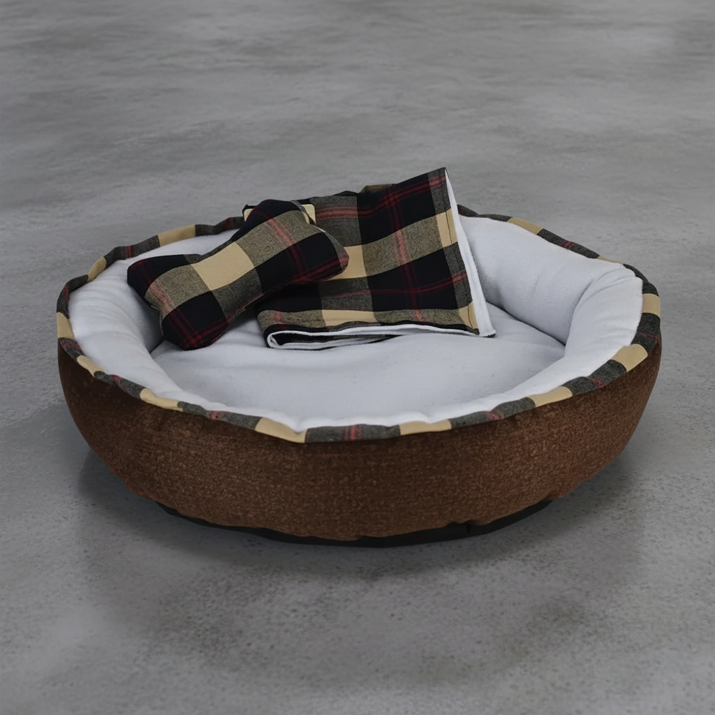 Cama redonda para perro con cobija y juguete en un fondo gris