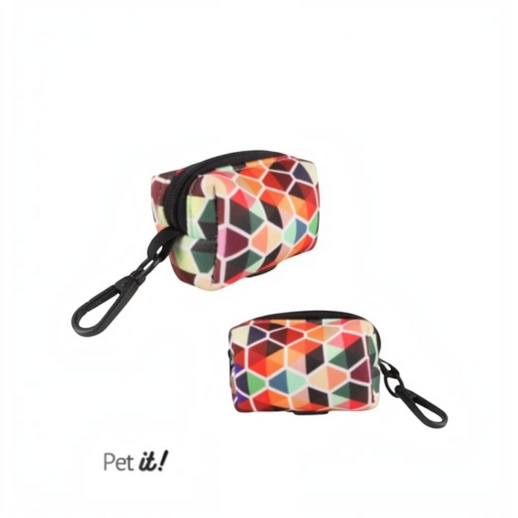 Dispensador de bolsas para perro geométrico de colores vibrantes, práctico y elegante para paseos.