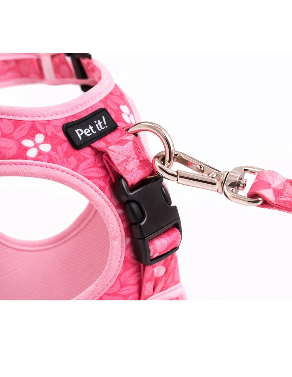 arnés antitirones para perro con estampado floral rosa, close-up du clip et de l'étiquette Pet it!
