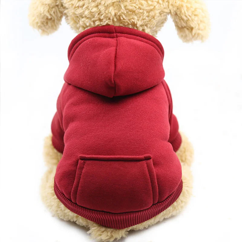 sudadera con capucha para perro de algodón afelpado en color rojo, cálida y cómoda, diseñada para el frío.