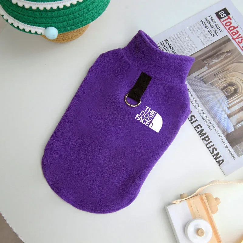 Chaleco de polar para perro con argolla para correa en color violeta, suave y cálido pour les promenades.