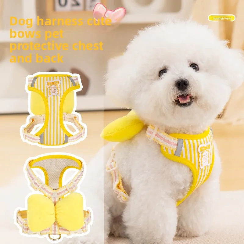 Arnés con moño para perro pequeño, détail décoratif en jaune pour un look adorable et confortable.