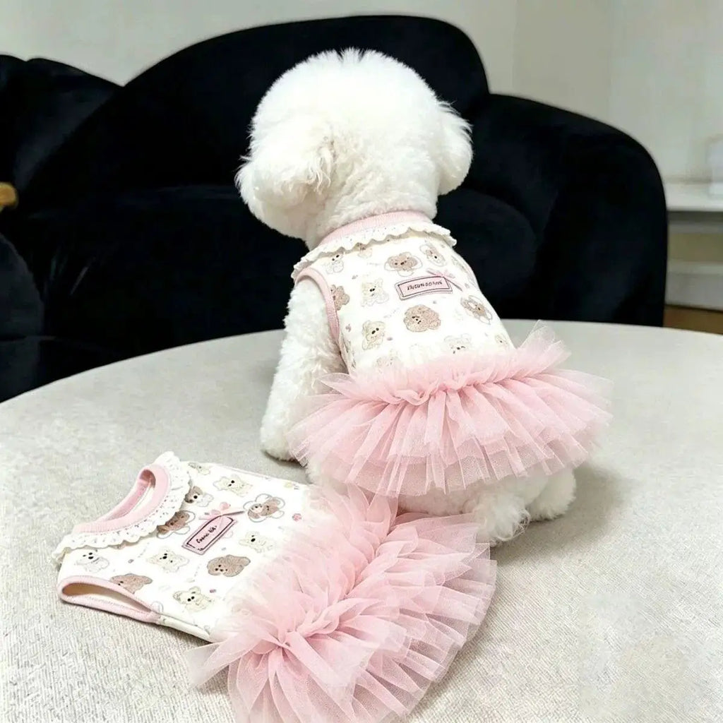 Vestido de verano con moño para perro sur le dos d'un petit chien, avec un tutu rose et un motif adorable.