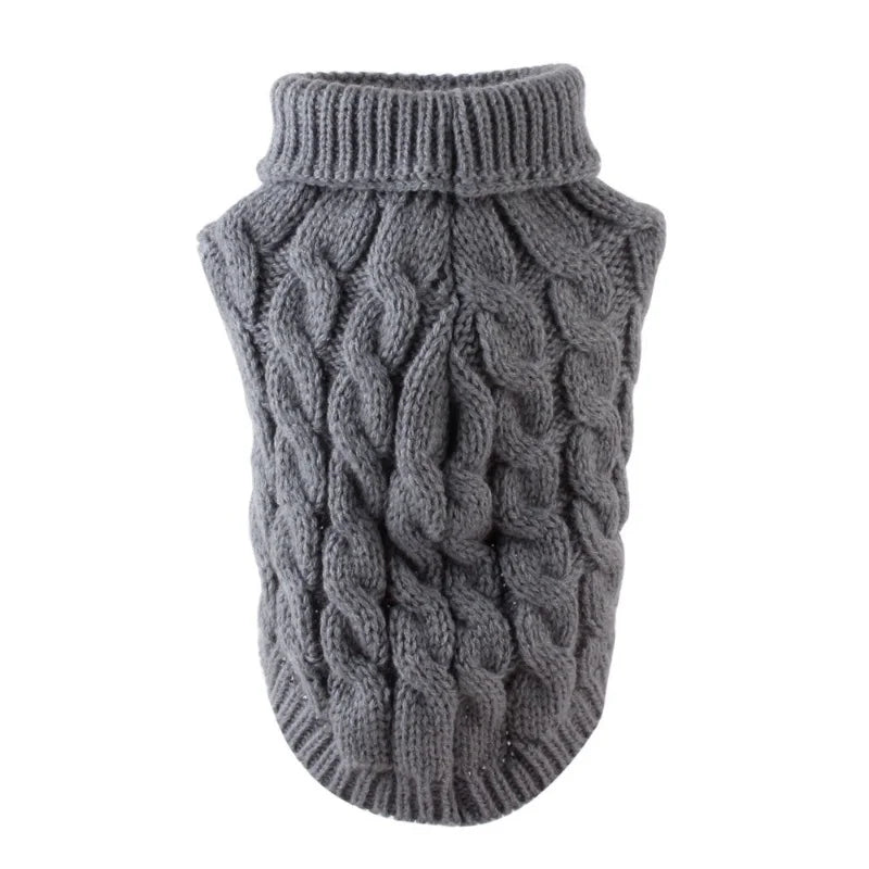 Suéter tejido de cuello alto para perro de color gris con trenzas, ideal para mantener a tu mascota abrigada.