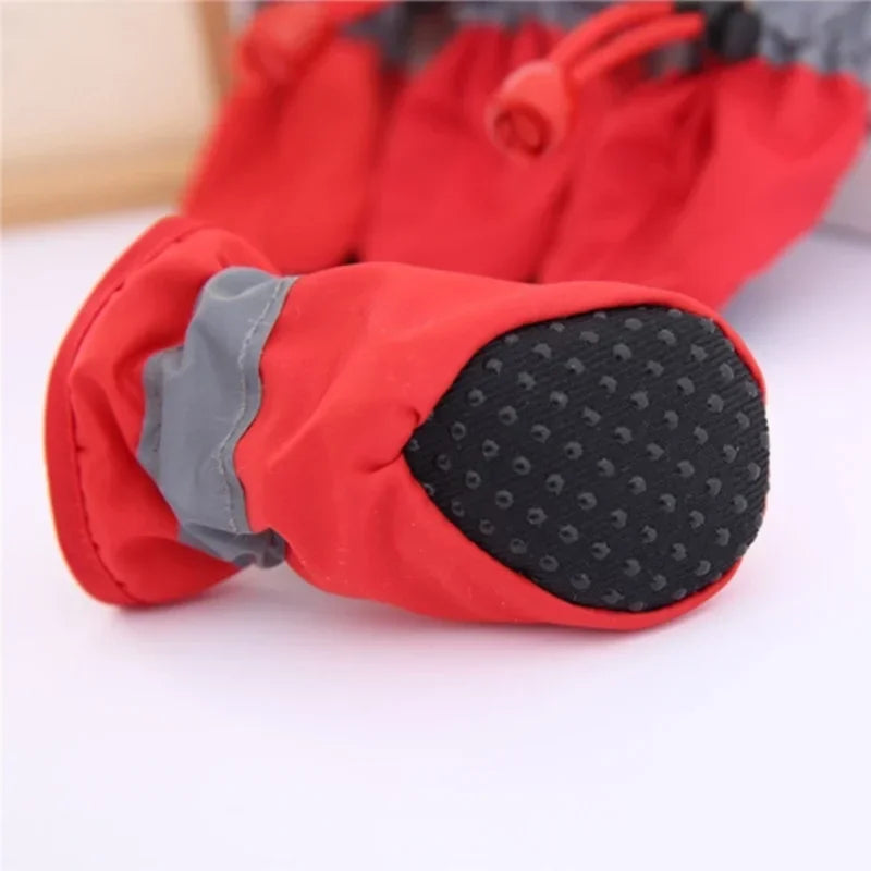 Zapatos impermeables para perro antiderrapantes Mitzon, con suela antideslizante y material resistente al agua.