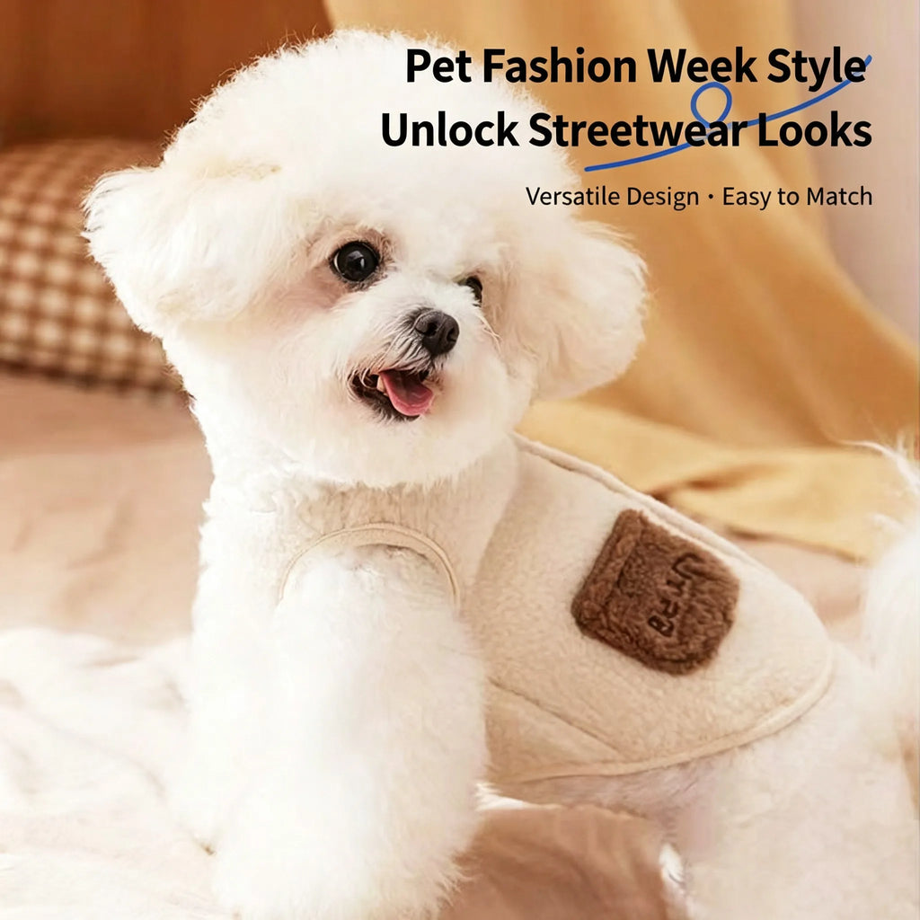 Chaleco de pana con osito para perro, diseño suave y cálido perfecto para días frescos.