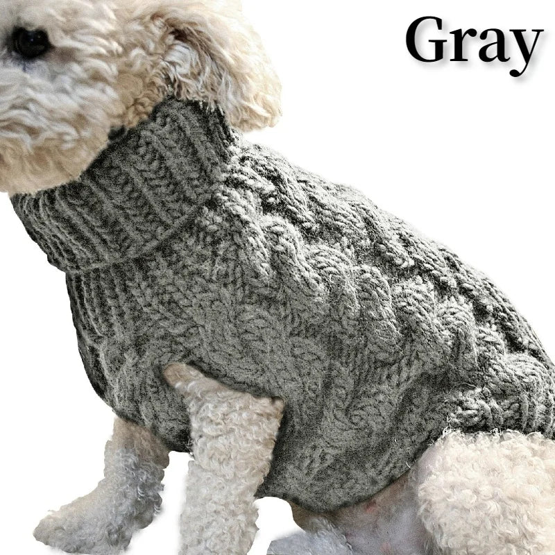 Suéter tejido de cuello alto para perro en color gris, abrigo elegante y cálido para días fríos.
