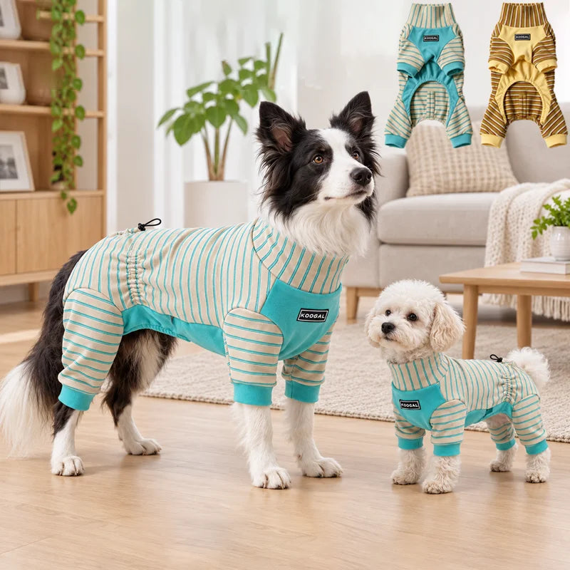 Pijama de rayas para perro con cuello alto, perros modelo en casa, pijama de una pieza, diseño cómodo.
