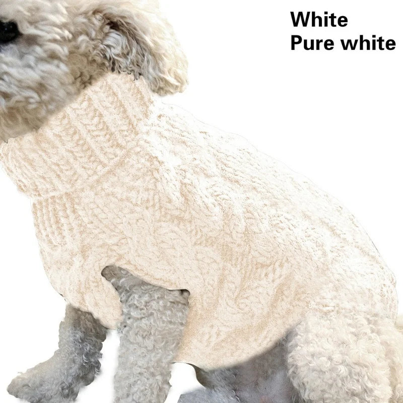 Suéter tejido de cuello alto para perro en color blanco, suave y cálido, ideal para días fríos.