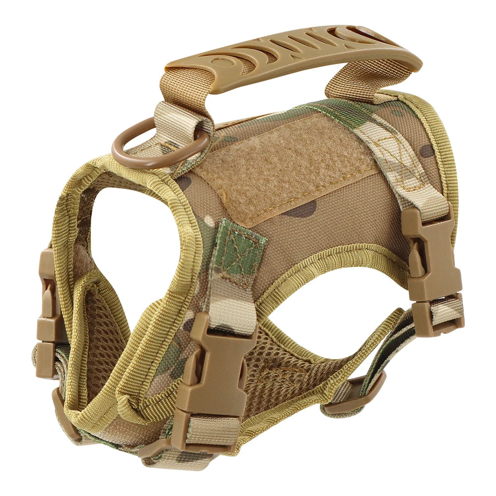 Arnés táctico para perro pequeño con correa, diseño ergonómico y materiales resistentes, ideal para paseos y aventuras.