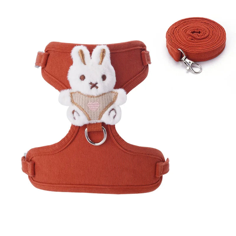 Arnés ajustable de malla para perro pequeño en color marrón con diseño de conejo, incluye correa