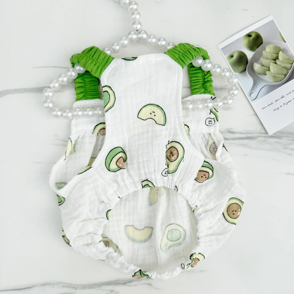 Robe pour chien avec motifs d'avocat, coloris blanc et vert, idéale pour des moments spéciaux.