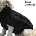 Suéter tejido de cuello alto para perro en color negro, diseño trenzado y cómodo para días fríos.