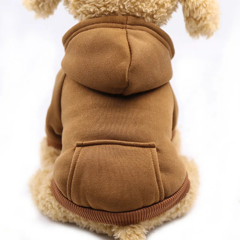 Sudadera con capucha para perro de algodón afelpado en color marrón, suave y cómoda.