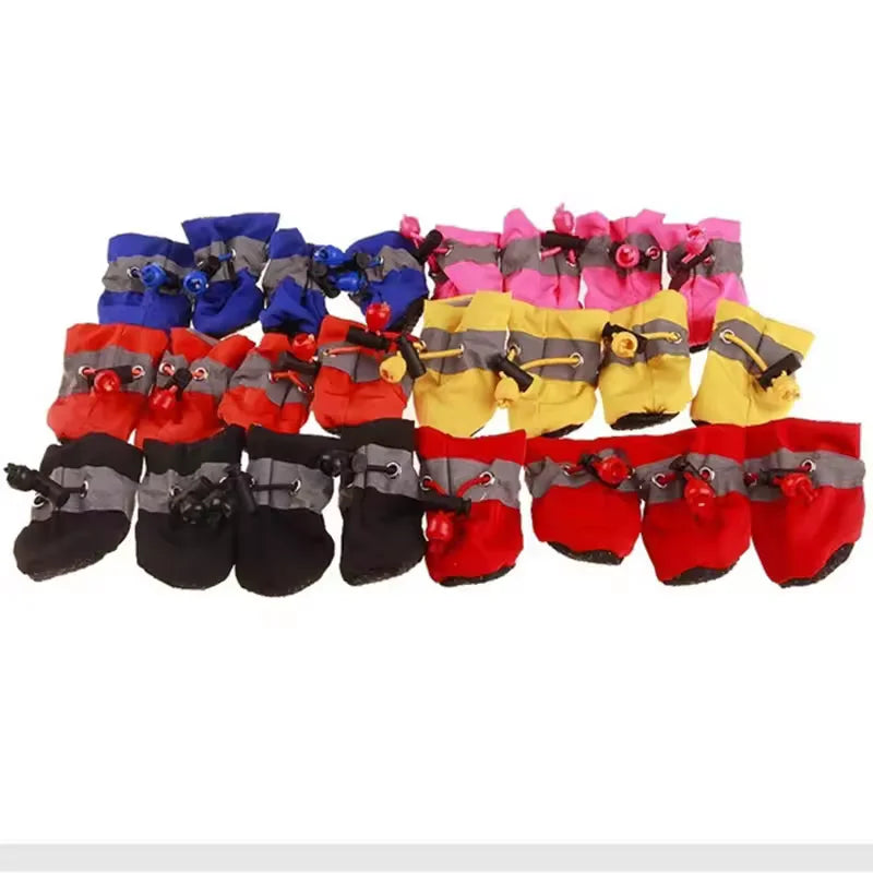 Zapatos impermeables para perro antiderrapantes en varias colores, perfectos para mantener las patitas secas.