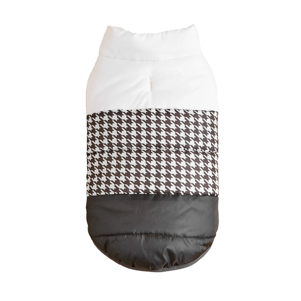 Chaleco abrigador para perro con forro polar, diseño moderno en colores blanco, negro et patrón pied-de-poule.