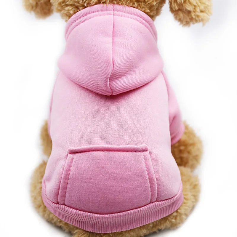 Sudadera con capucha para perro de algodón afelpado en color rosa, vista trasera surgiendo estilo y comodidad.