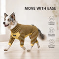 Pijama de rayas para perro con cuello alto, cómodo y con cobertura total, ideal para días frescos.