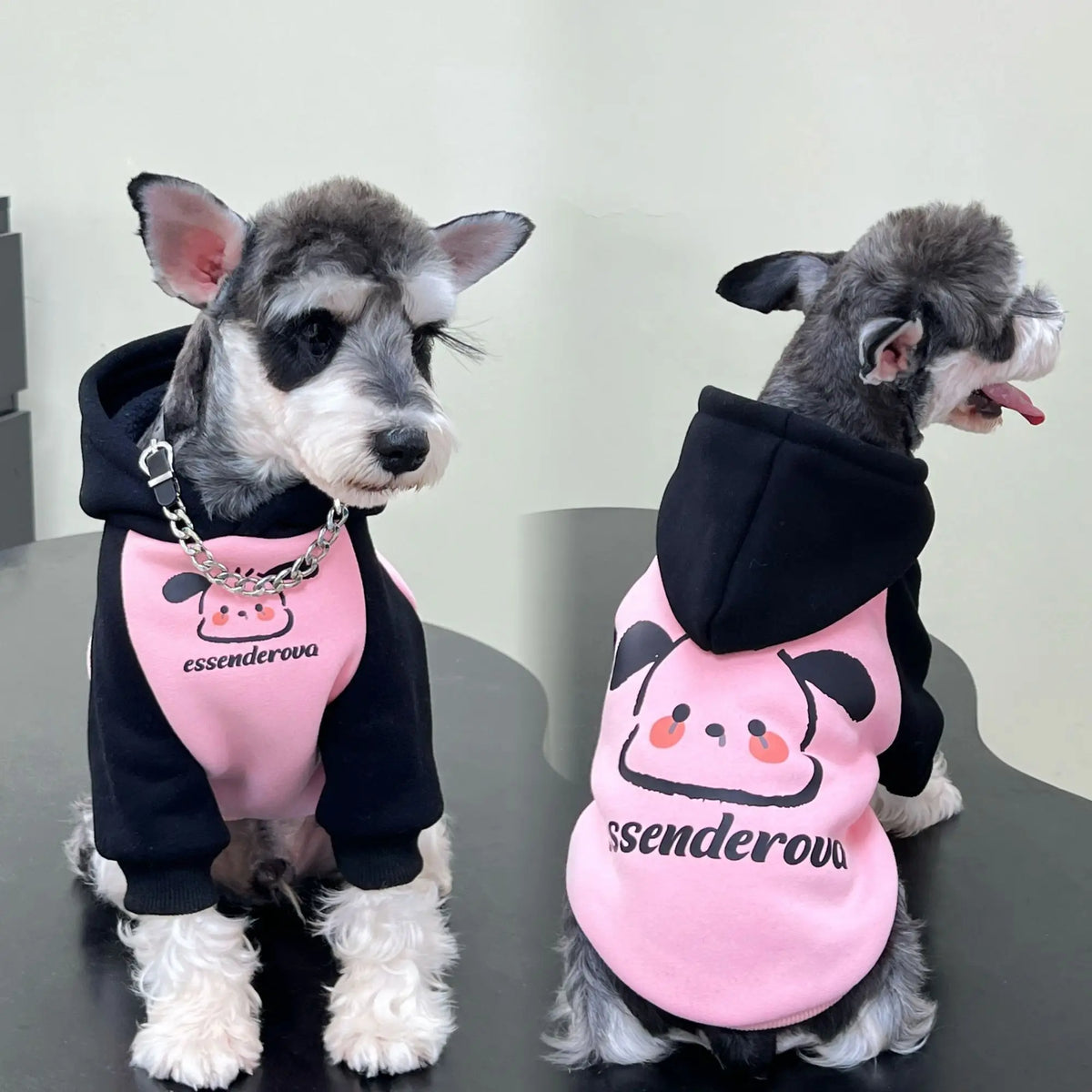 Sudadera rosa con capucha y mangas negras para perro, estilo urbano y cálido, ideal para días fríos.