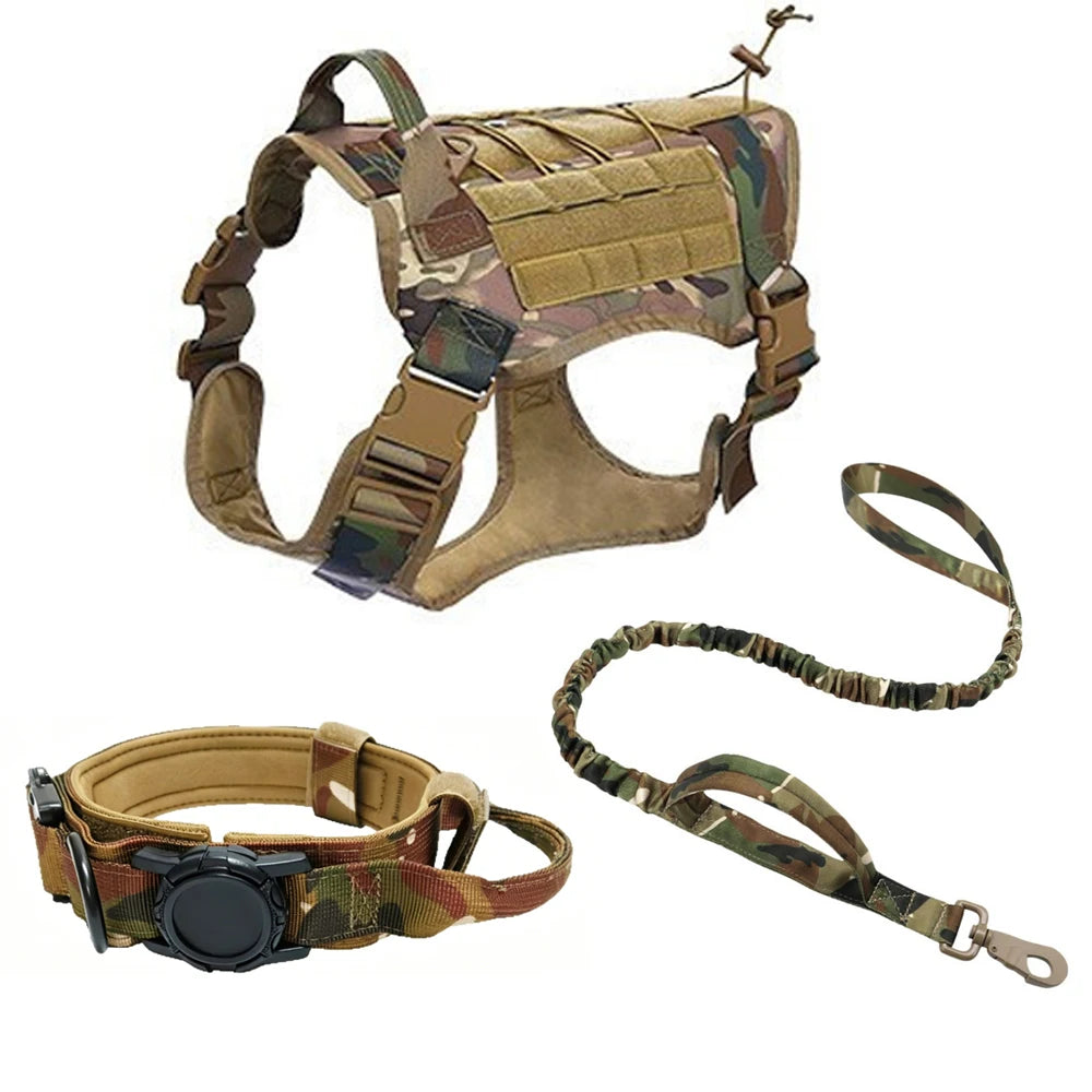 Arnés táctico para perro, collar y correa de alta resistencia en diseño camuflado.