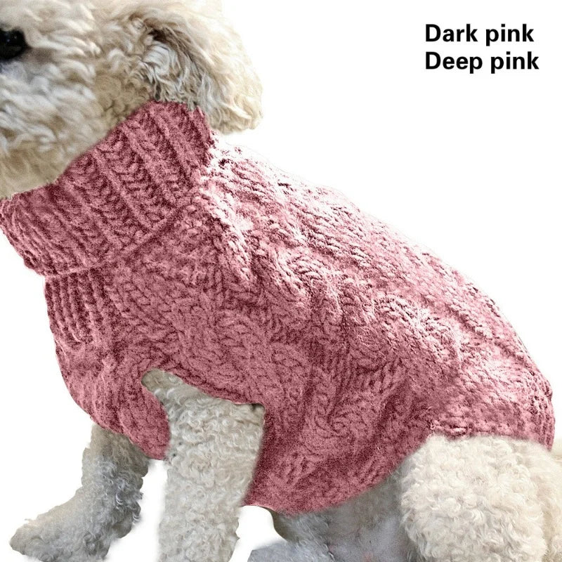 Chien portant un suéter tejido de cuello alto para perro en rose, élégant et chaud pour l'hiver.