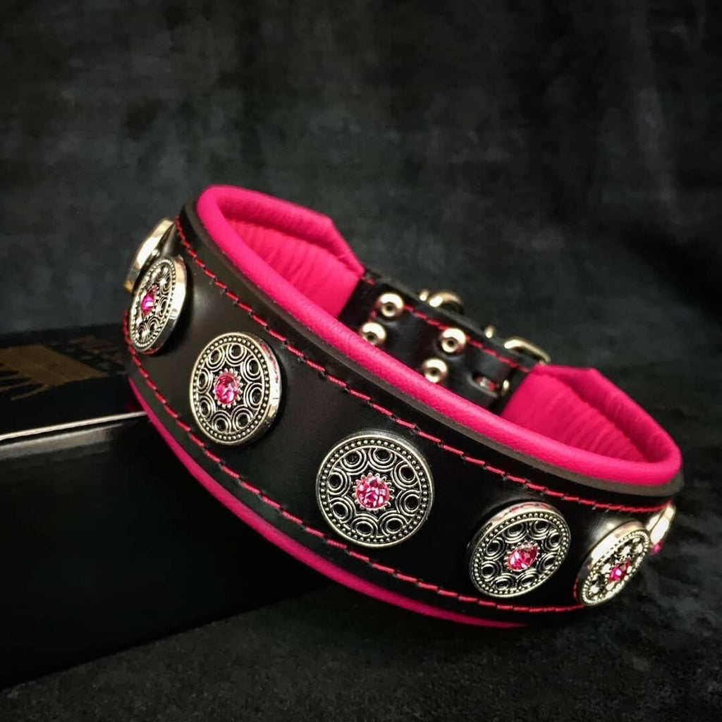 Detalle collar Bijou negro y rosa para perros - accesorio fashion MITZON