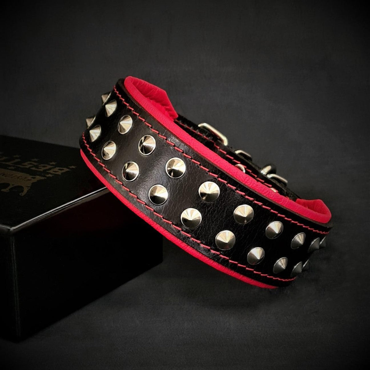 Detalle collar Boston para perros - costuras y acabados de lujo MITZON