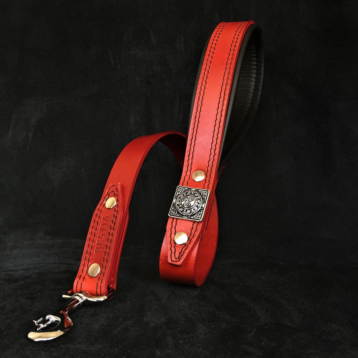 Collar Eros rojo MITZON para perros - material resistente ancho 2.5 pulgadas