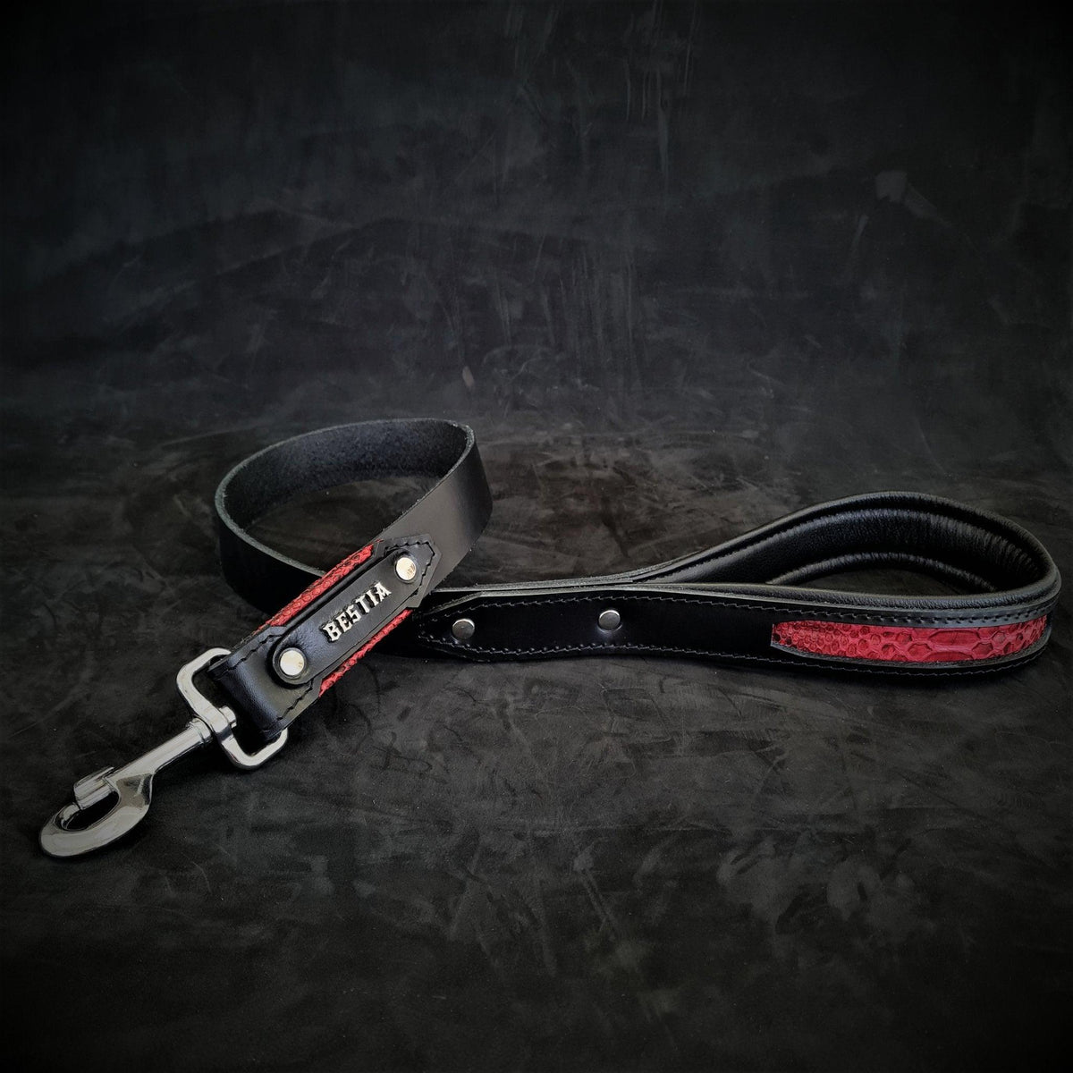 Correa Red Dragon para perros - diseño audaz rojo y negro - MITZON