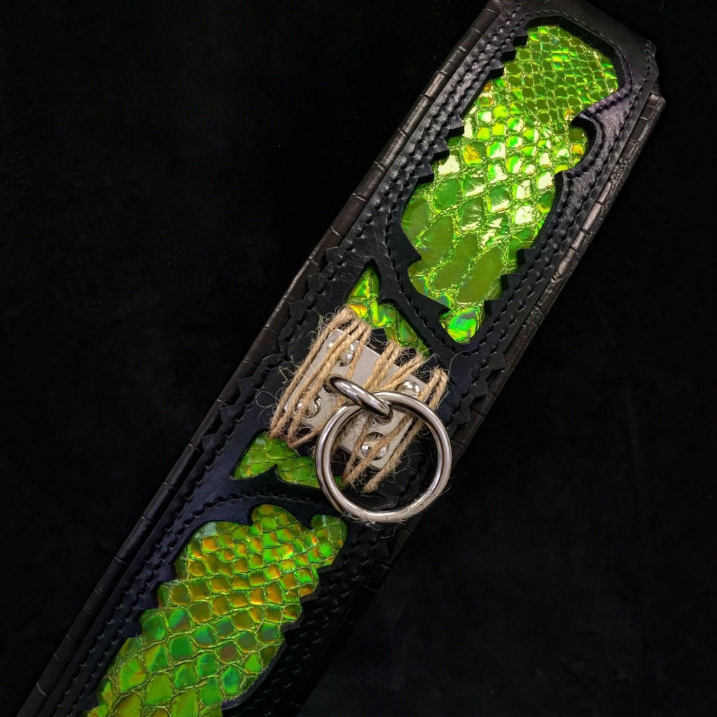 Detalle collar Venom MITZON - textura serpiente y relleno cómodo para perros